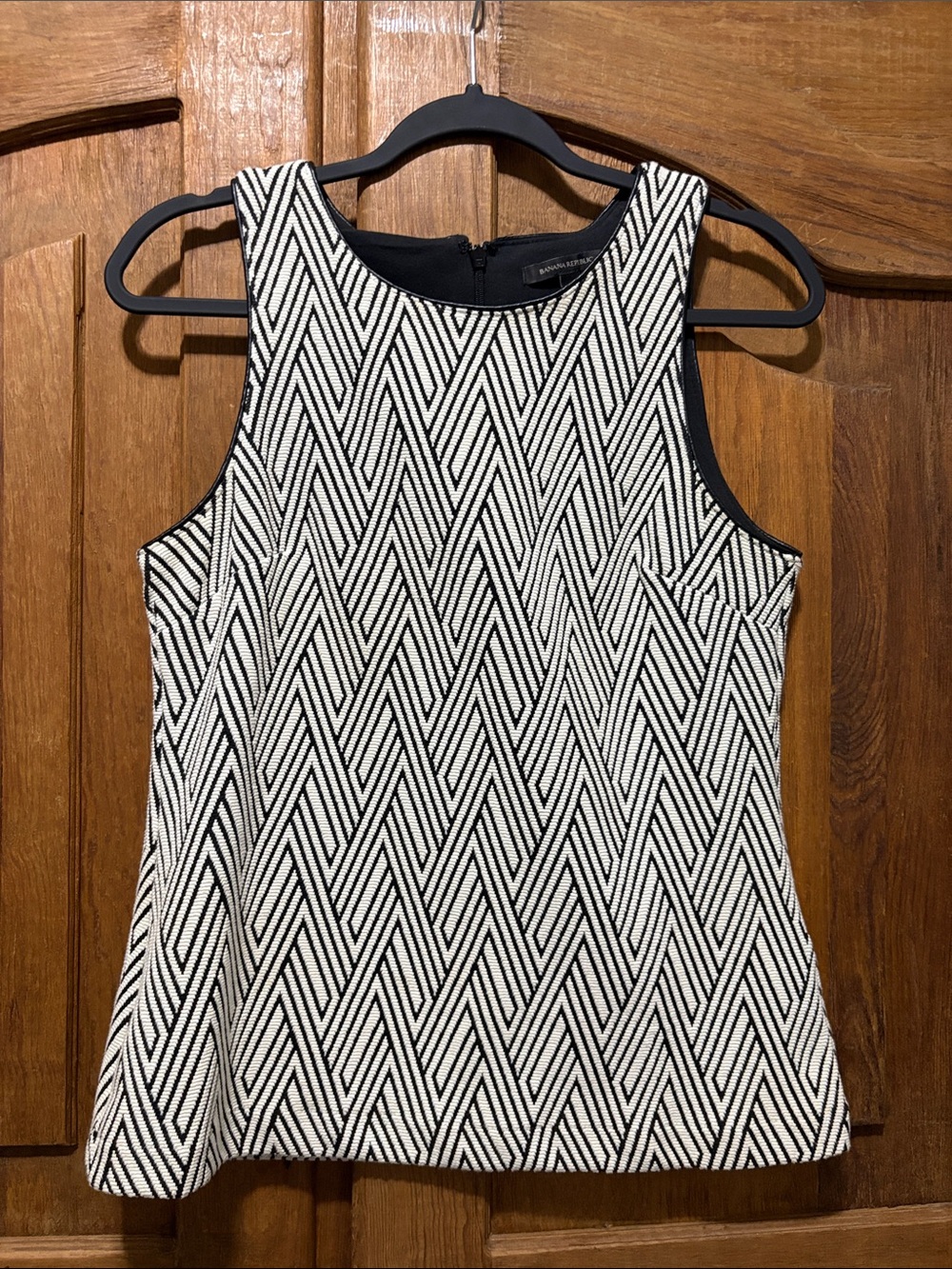 Banana Republic Black & White Geometric Sleeveless Shell
